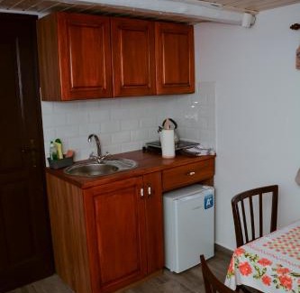 Vanyarc Apartment | Experience Comfort at Kemencés Vendégház - 10/10 Rated Stay