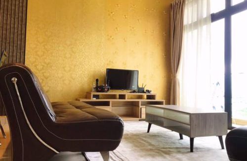 Kempas Apartment | Family-Friendly Escape at Kempas EDL with Pool & Hot Tub