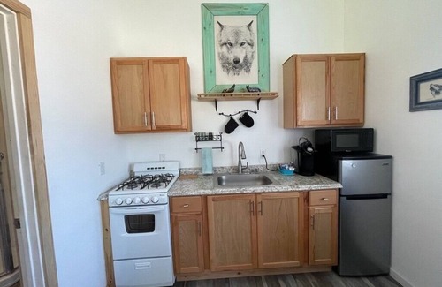 Soldotna House | Explore Kenai River: Family-Friendly Fishing Access Hotel