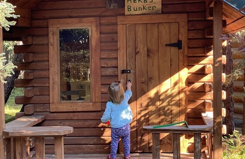 Sterling Cabin | Kenai Riverfront Log Cabin: Ideal for Fishing & Family Fun