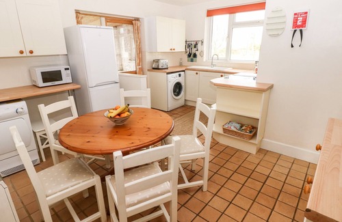 Kenfig House | Welcoming Kenfig Farm: Pet-Friendly Holiday Cottage