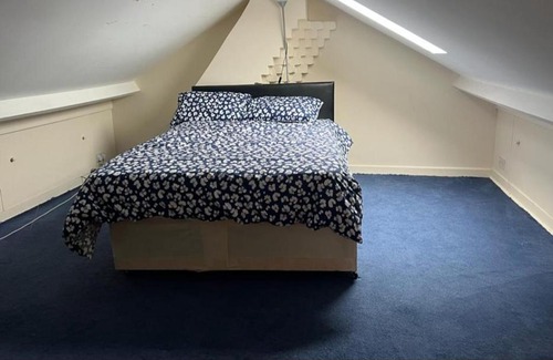 Rainham Bed & Breakfast | Family-Friendly Kenilworth Gardens: A Cozy Retreat