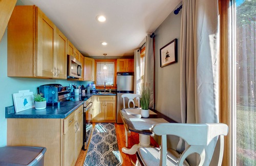 Kennebunk Cottage | Delightful Kennebunk Coastal Cottage Near Beautiful Beaches