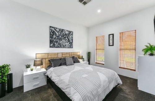 Mount Gambier Apartment | Elegant 4-Star Stay at Kennedy Executive Townhouse