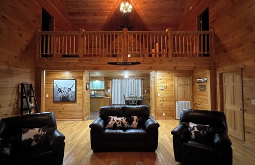 Toombs County Cabin | Family-Friendly Kennedy Cabin with Hot Tub & Spa Amenities