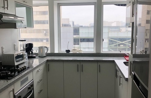Miraflores Apartment | Top-Rated Kennedy Park Miraflores Apartment with Spa & Kitchen
