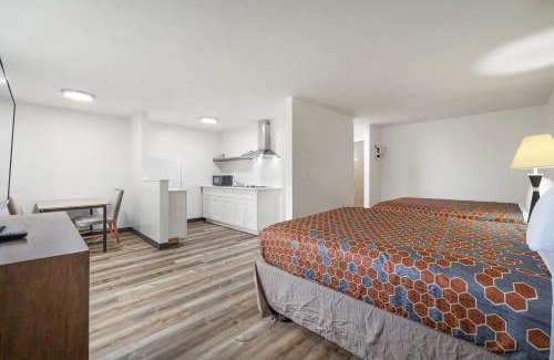 Tri-Cities Hotel | Pet-Friendly Kennewick Inn & Suites with Pool Access