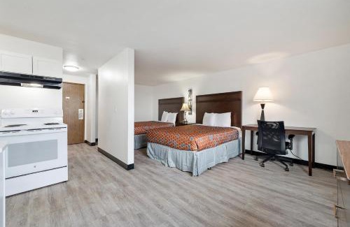 Tri-Cities Hotel | Pet-Friendly Kennewick Inn & Suites with Pool Access