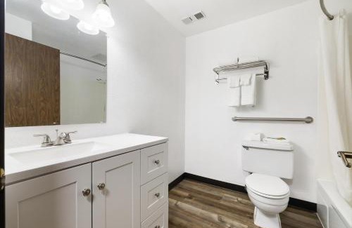 Tri-Cities Hotel | Pet-Friendly Kennewick Inn & Suites with Pool Access