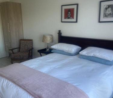Nahoon House | Budget-Friendly Kennington Lodge: Family-Friendly Comfort