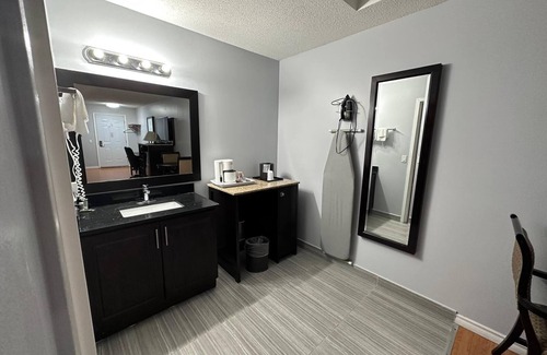 Windsor Hotel | Budget-Friendly Kenora Motel with Breakfast & Family Amenities