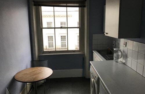 West Kensington Apartment | Bright Kensington Flat with Roof Terrace and Sunshine
