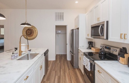 Martinsburg Apartment | Kensington Palace- one bedroom apartment