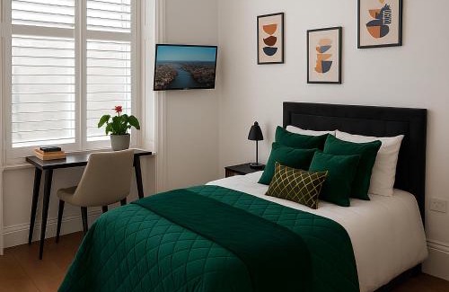 Queen's Gate Apartment | Discover Kensington Studios: A 4-Star Guest Favorite