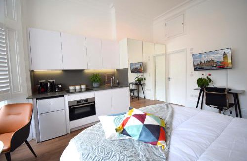 Queen's Gate Apartment | Discover Kensington Studios: A 4-Star Guest Favorite