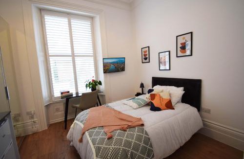 Queen's Gate Apartment | Discover Kensington Studios: A 4-Star Guest Favorite