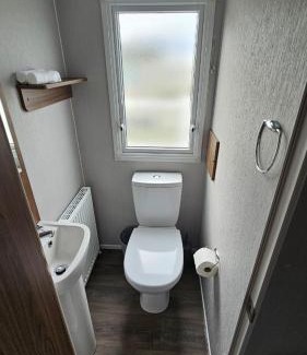 Isle of Grain Apartment | Kent Coast Haven sleeps 6 to 8