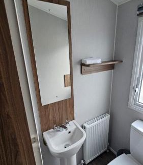 Isle of Grain Apartment | Kent Coast Haven sleeps 6 to 8