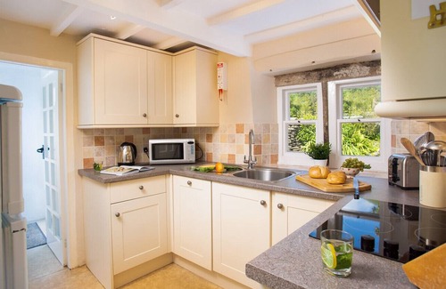 Lorton Cottage | Family-Friendly Kent Cottage with Cozy Open Fire
