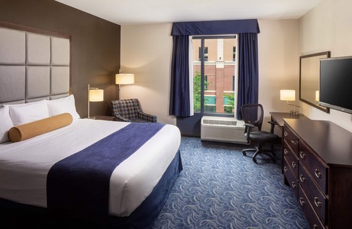 Kent Hotel | Top-Rated Kent State University Hotel with Pool & Spa