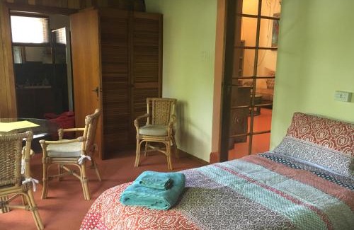 Old Reynella House | Discover Kentia Palms: 5-Star Family & Pet-Friendly Retreat