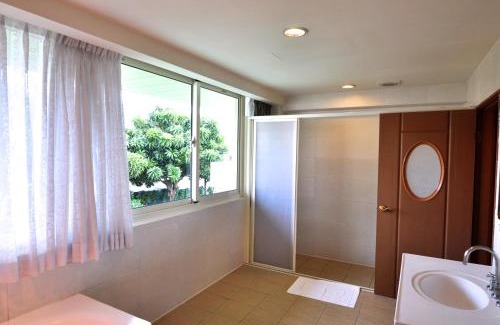 Hengchun Hotel | Relaxing Stay at Kenting Motel with Breakfast & Hot Tub