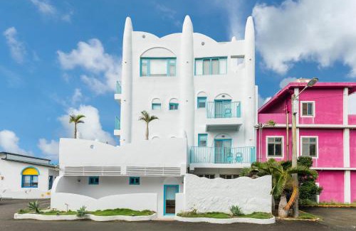 Sail Rock Beach House | Cozy Kenting Shen's Homestay with Oceanfront Views