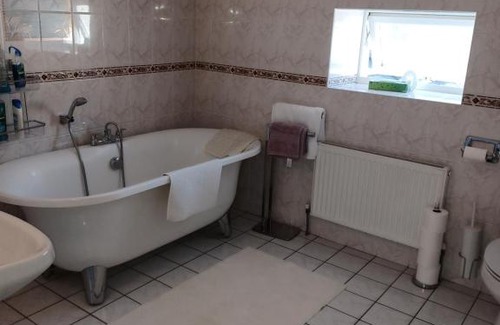 Kilmacthomas House | Top-Rated Kents Guesthouse: Ideal for Family Stays