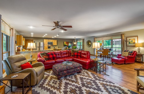 Benton Cabin | Explore Kentucky Deer Run: Lakefront, Pet-Friendly Retreat