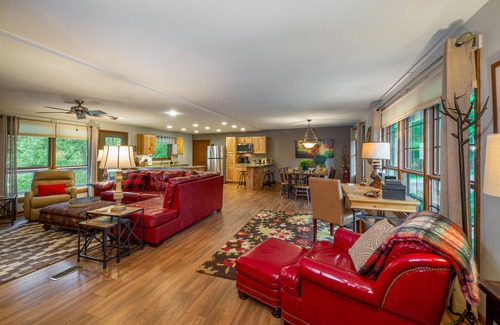 Benton Cabin | Explore Kentucky Deer Run: Lakefront, Pet-Friendly Retreat