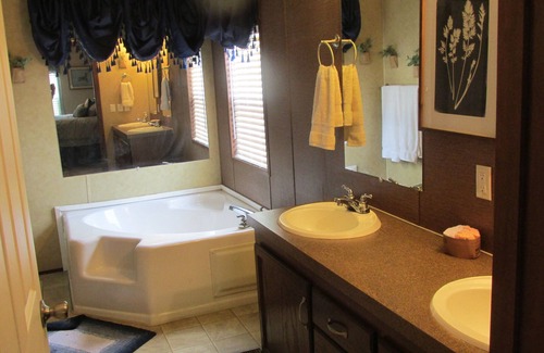 Hardin Resort | Unforgettable Stay at Kentucky Lake Pirate's Cove Resort
