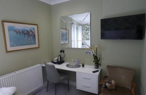 Arnside Bed & Breakfast | Exceptional Kentwood Guest House with Oceanfront Pool