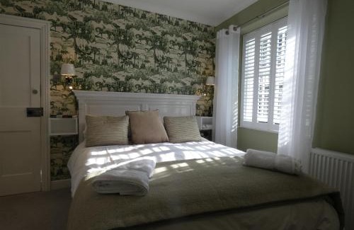 Arnside Bed & Breakfast | Exceptional Kentwood Guest House with Oceanfront Pool