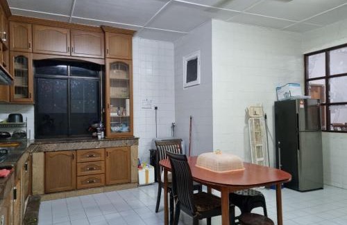 Lutong House | Discover Kenyalang Lutong Homestay: Family-Friendly Retreat