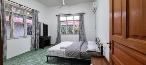 Lutong House | Discover Kenyalang Lutong Homestay: Family-Friendly Retreat