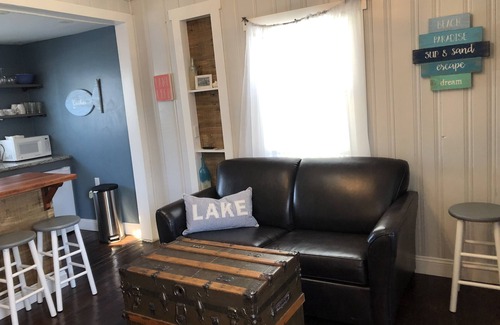Geneva-on-the-Lake Cottage | Cozy Kenzie's Sandcastle: Lake View Cottage with Pool & Spa
