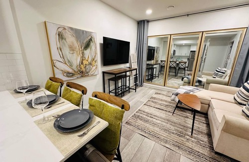 Cochrane House | Discover Keonn's Suite Escape: Family-Friendly with Kitchen