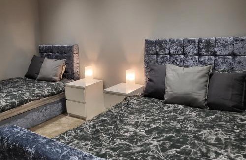 Harehills Apartment | Modern Kepler Residence: Family-Friendly 4 Bedroom Retreat