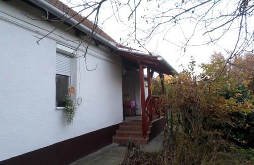 Apostag House | Explore the Kerékpáros és Zarándok Vendégház: Family-Friendly Retreat
