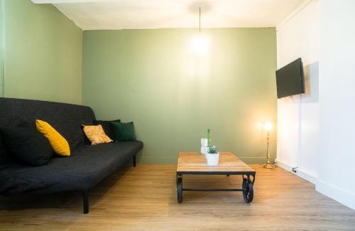 Bedee Apartment | Child-Friendly Ker Iliz: Well-Rated Comfort Awaits