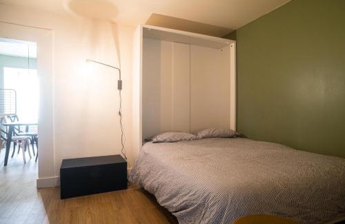 Bedee Apartment | Child-Friendly Ker Iliz: Well-Rated Comfort Awaits