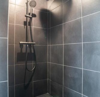 Bedee Apartment | Child-Friendly Ker Iliz: Well-Rated Comfort Awaits