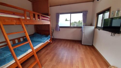 Tokashiki House | Budget-Friendly Kerama Backpackers with Kitchen Access