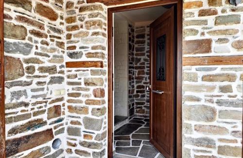 Keramidi House | Pet-Friendly Keramidi Guesthouse with Kitchen Amenities
