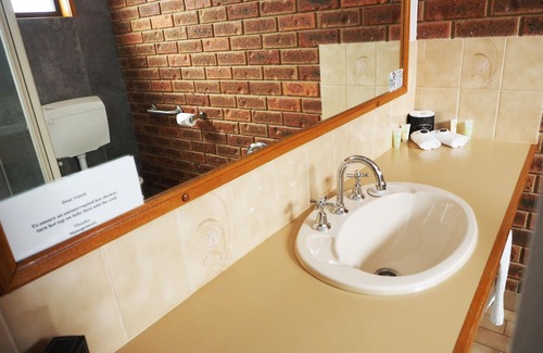 Kerang Hotel | Discover Relaxation at Kerang Motel - Rated 9/10 by Guests
