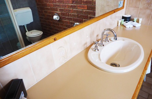 Kerang Hotel | Discover Relaxation at Kerang Motel - Rated 9/10 by Guests