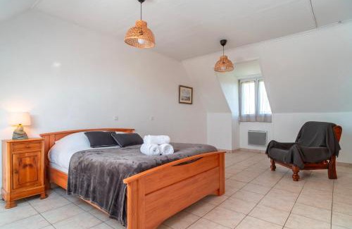 Locmariaquer House | Family-Friendly Retreat at LE COQ - Maison in Locmariaquer