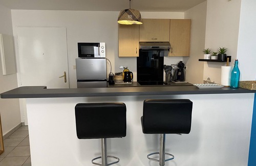 La Montagne Apartment | Scenic Kerlérun Apartment with Pool & Sea View in Saint-Denis