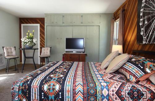 Kernville Cabin | Pet-Friendly Kern Riverview Inn with Great Guest Ratings