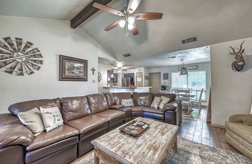 Kerrville House | Discover Kerrville's Hidden Gem with Firepit & Grill
